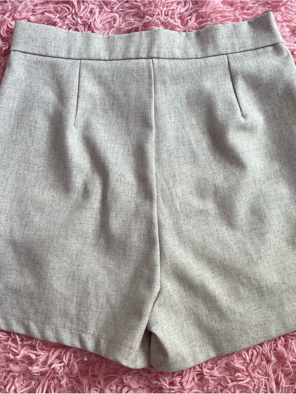 Women’s High-Waist Cream Tailored Shorts - Picture 5 of 6